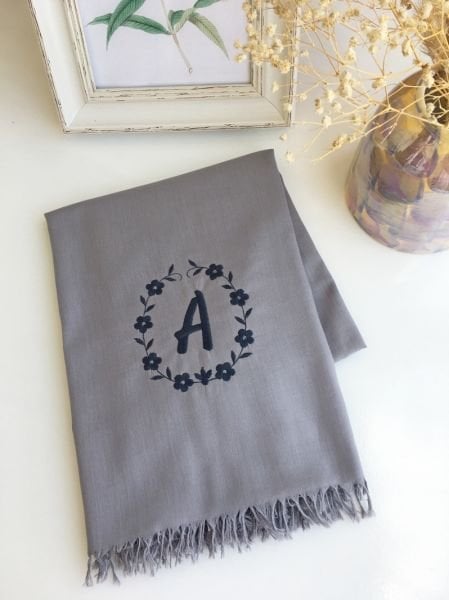 Düş Peşine Harf %100 Pamuk Şal Gri (NAKIŞLI)